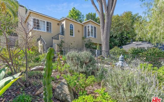 Single Family House For Sale in Studio City California 3 Beds 2 Baths