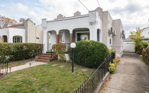 Single Family House For Sale in Laurelton New York 3 Beds 2 Baths
