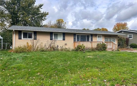 Single Family House For Sale in Liverpool New York 3 Beds 2 Baths