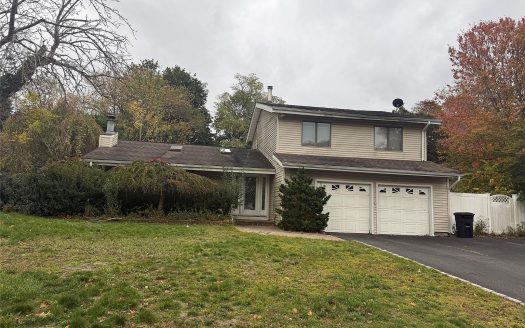Single Family House For Sale in Miller Place New York 3 Beds 3 Baths