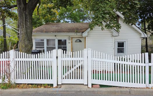 Single Family For Sale in Elmont New York 3 Beds 1 Bath