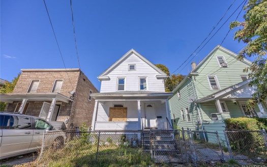 Single Family House For Sale in Niagara Falls New York 4 Beds 2 Baths