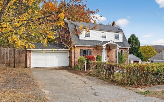 Single Family House For Sale in Pt Jervis New York 4 Beds 2 Baths