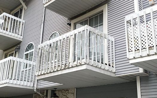 Town House For Sale in Staten Island New York 2 Beds 2 Baths