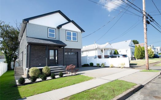 Single Family House For Sale in Elmont New York 4 Beds 3 Baths
