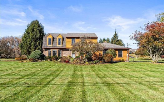 Single Family House For Sale in Honeoye Falls New York 4 Beds 3 Baths