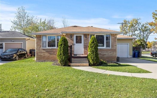 Single Family House For Sale in Amherst New York 3 Beds 2 Baths