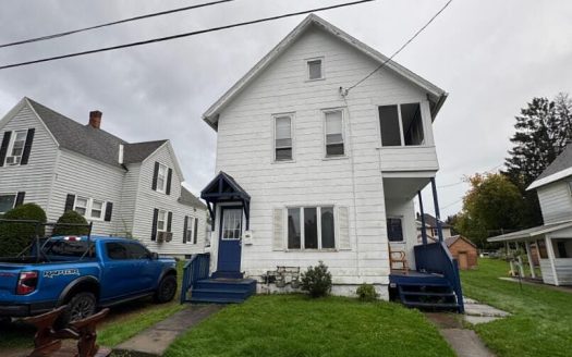 Single Family House For Sale in Gloversville New York 3 Beds 2 Baths