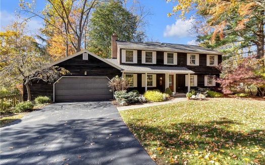 Single Family House For Sale in Orchard Park New York 4 Beds 3 Baths