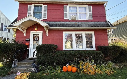 Single Family House For Sale in Johnson City New York 3 Beds 2 Baths