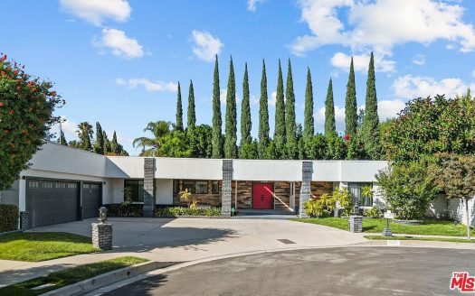 Single Family House For Sale in Northridge California 4 Beds 4 Baths