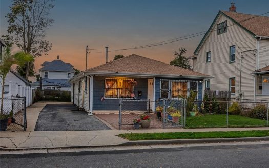 Single Family House For Sale in Hempstead New York 4 Beds 2 Baths