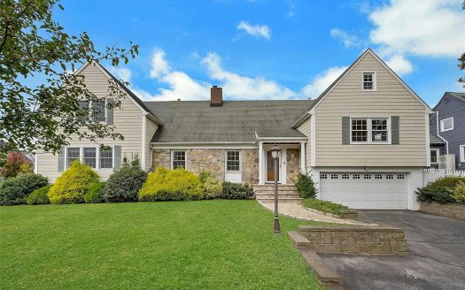 Single Family House For Sale in Scarsdale New York 5 Beds 3 Baths