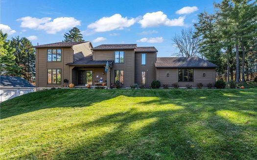 Single Family House For Sale in Pittsford New York 5 Beds 3 Baths
