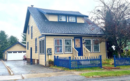 Single Family House For Sale in Gloversville New York 3 Beds 2 Baths