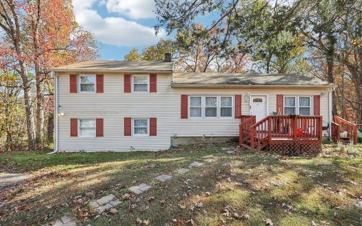 Single Family House For Sale in Rock Tavern New York 3 Beds 2 Baths