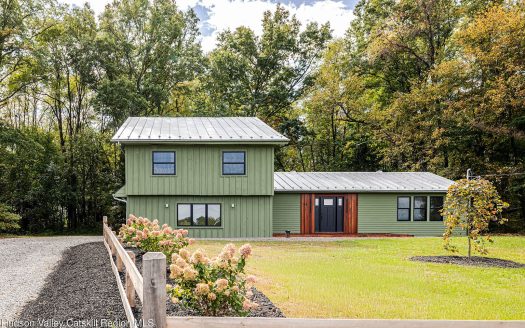 Single Family House For Sale in Red hook New York 4 Beds 4 Baths