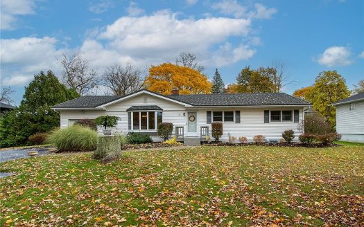 Single Family House For Sale in Pittsford New York 3 Beds 3 Baths
