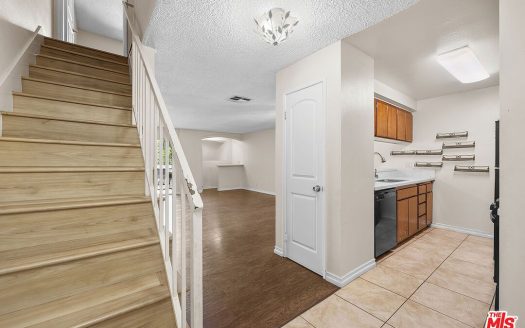 Condo For Sale in Canoga Park California 2 Beds 2 Baths
