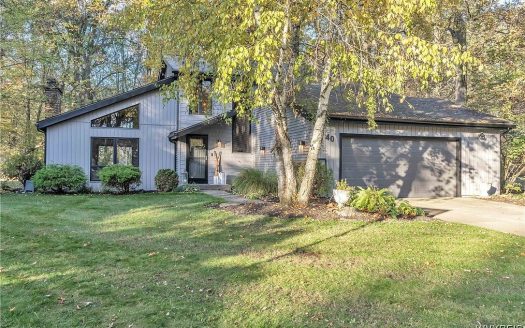 Single Family House For Sale in Getzville New York 3 Beds 3 Baths