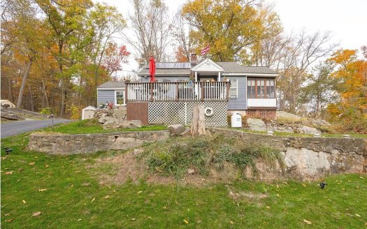 Single Family For Sale in Hopewell Junction New York 2 Beds 1 Bath