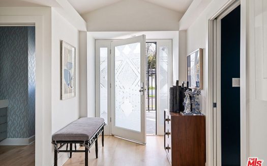 Single Family House For Sale in Tarzana California 4 Beds 3 Baths