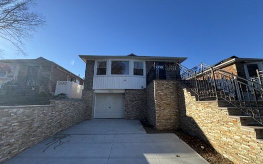5-Bedroom Single Family Home for Rent in Oakland Gardens, NY 11364 – $5500/mo | 3 Baths | Updated 2025