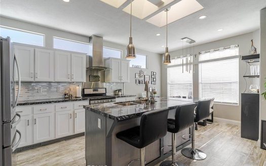 Manufactured for Sale in Northridge, CA 91324 – 3 Bedrooms, 2 Baths – $319000