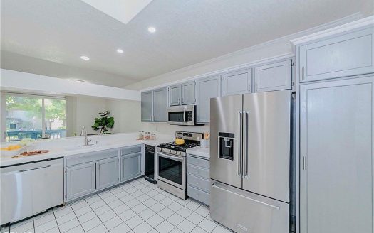 Condo for Sale in San Pedro, CA 90732 – 2 Bedrooms, 3 Baths – $605000