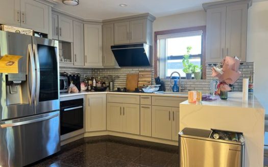 3-Bedroom Townhouse for Rent in Middle Village, NY 11379 – $3200/mo | 2 Baths | Updated 2025