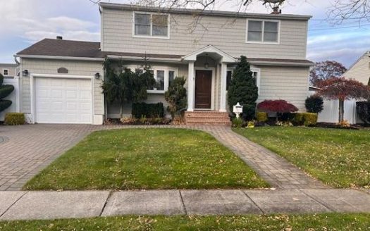 5-Bedroom Single Family Home for Rent in Massapequa, NY 11758 – $5000/mo | 4 Baths | Updated 2025