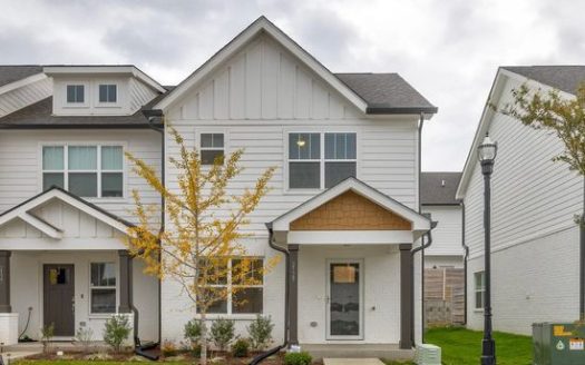 3-Bedroom Townhouse  for Rent in Old Hickory, TN 37138 – $1950/mo | 3 Baths | Updated 2025