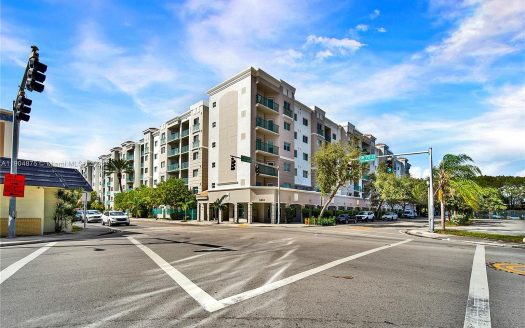 Condo for Sale in South Miami, FL 33143 – 2 Bedrooms, 2 Baths – $375000