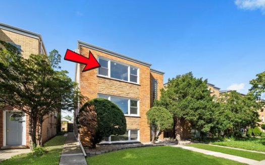 4-Bedroom Single Family Home for Rent in Elmwood Park, IL 60707 – $2500/mo | 2 Baths | Updated 2025