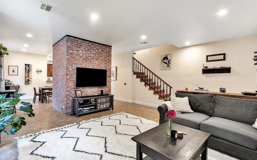 Townhouse for Sale in Toluca Lake, CA 91602 – 2 Bedrooms, 3 Baths – $999000