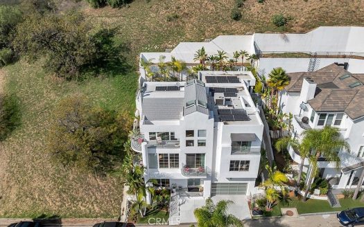 Single Family Home for Sale in Studio City, CA 91604 – 4 Bedrooms, 5 Baths – $2295000