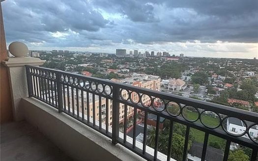 Condo for Sale in Coral Gables, FL 33145 – 1 Bedroom, 1 Bath – $350000