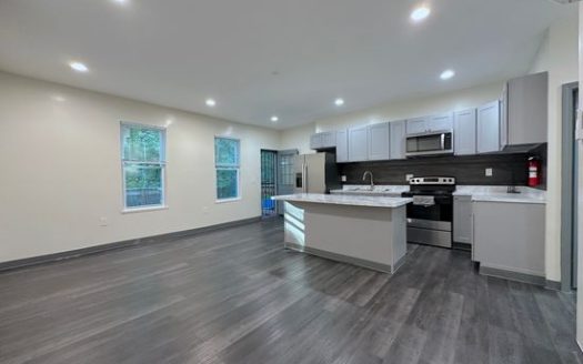 3-Bedroom Townhouse for Rent in Newburgh, NY 12550 – $2300/mo | 1 Baths | Updated 2025