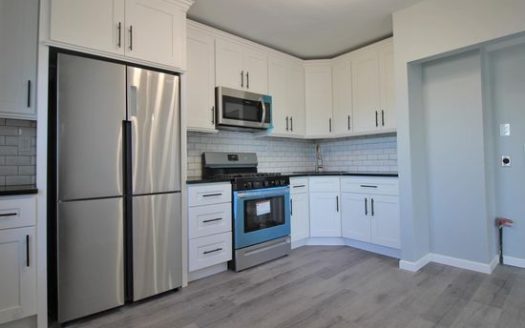 3-Bedroom Townhouse for Rent in Lawrence, NY 11559 – $3995/mo | 2 Baths | Updated 2025