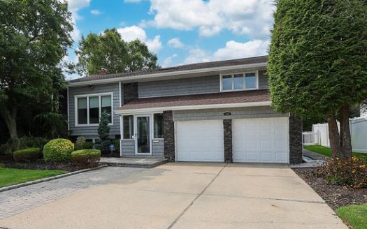 4-Bedroom Single Family Home for Rent in Woodbury, NY 11797 – $6500/mo | 3 Baths | Updated 2025
