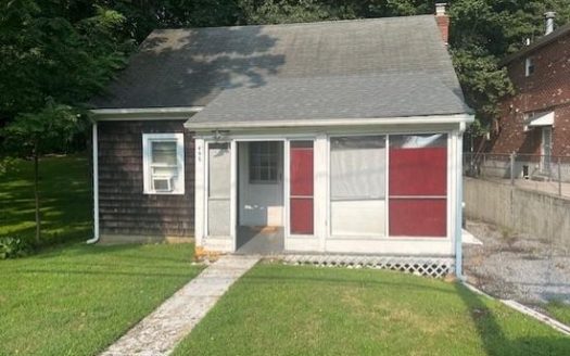 3-Bedroom Single Family Home for Rent in Manhasset, NY 11030 – $3150/mo | 1 Baths | Updated 2025