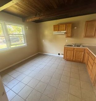 2-Bedroom Townhouse for Rent in Niagara Falls, NY 14305 – $900/mo | 1 Baths | Updated 2025