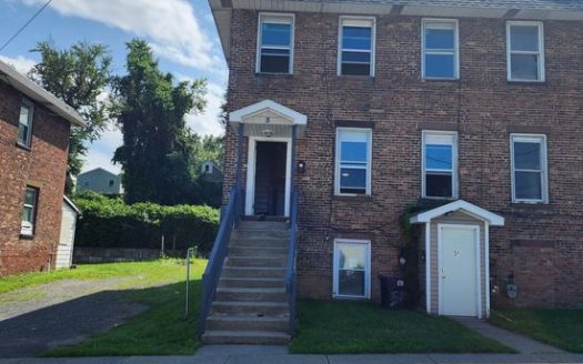 3-Bedroom Townhouse for Rent in Albany, NY 12206 – $1995/mo | 2 Baths | Updated 2025