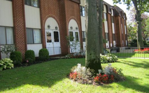 3-Bedroom Townhouse for Rent in Cedarhurst, NY 11516 – $4250/mo | 2 Baths | Updated 2025