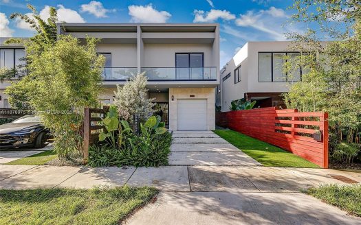 Townhouse for Sale in Coconut Grove, FL 33133 – 5 Bedrooms, 6 Baths – $3395000
