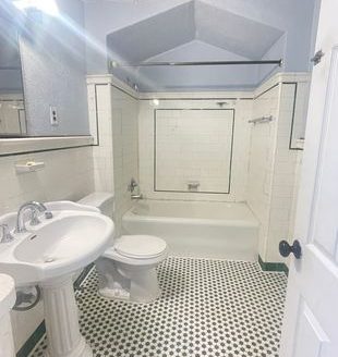 3-Bedroom Townhouse  for Rent in Philadelphia, PA 19149 – $1500/mo | 1 Baths | Updated 2025