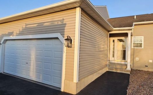 3-Bedroom Townhouse for Rent in Liverpool, NY 13088 – $2950/mo | 2 Baths | Updated 2025