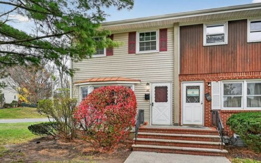 3-Bedroom Townhouse for Rent in Spring Valley, NY 10977 – $4000/mo | 3 Baths | Updated 2025
