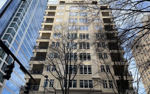 Condo for Sale in Charlotte, NC 28202 – 1 Bedroom, 1 Bath – $269000