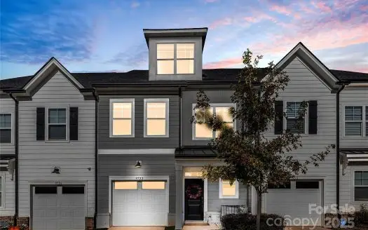 Townhouse for Sale in Charlotte, NC 28269 – 3 Bedrooms, 4 Baths – $435000
